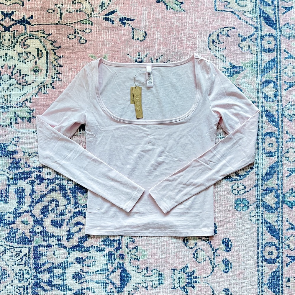 SKIMS New Vintage Scoop Long Sleeve T-Shirt in Cherry Blossom in S